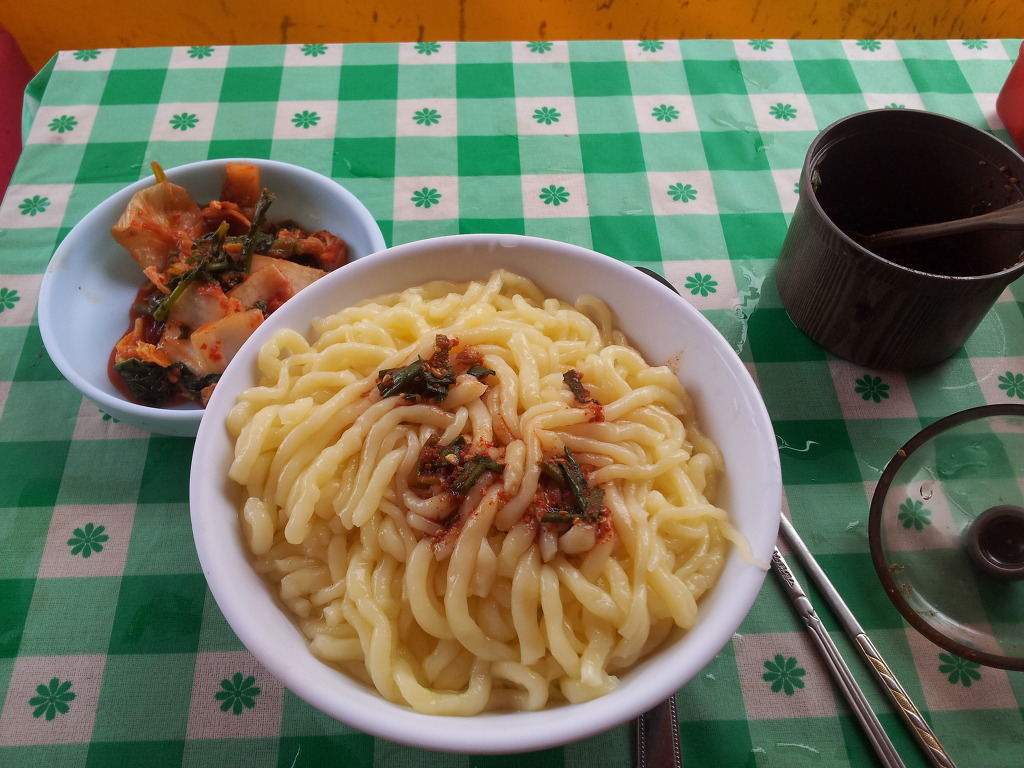 국시한그릇 이미지