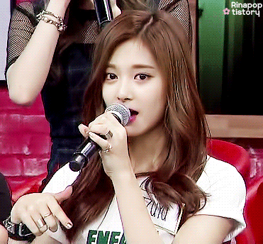 흰 셔츠 입고 출근한 쯔위.jpgif | 인스티즈