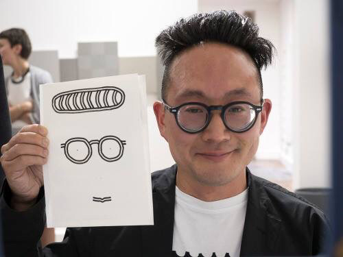 손수 만든 초상화 자판기를 끌고 전세계 곳곳에서 재밌는 초상화를 그려주는 사람 | 인스티즈