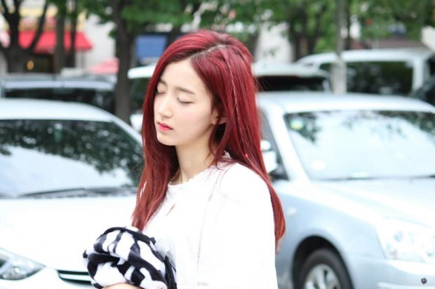 갓세정 보려고 구구단 뮤비 틀었다가 예뻐서 눈에 들어온 애.jpgif | 인스티즈