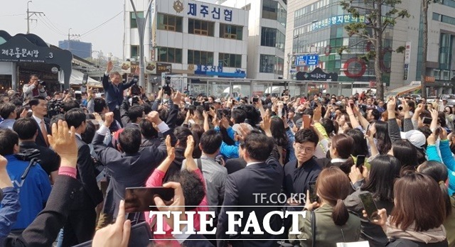 오늘 제주시 동문시장 찾은 문재인.jpg | 인스티즈