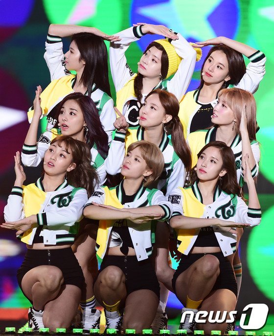 오늘자 트와이스 DMC 엔딩 포즈 ㅋㅋㅋ | 인스티즈