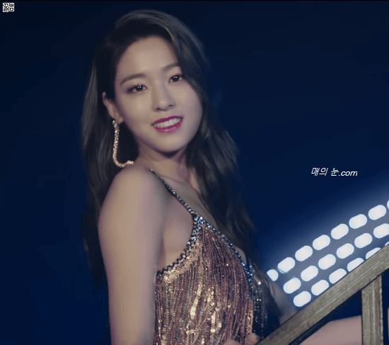 맨발의 설현.gif | 인스티즈