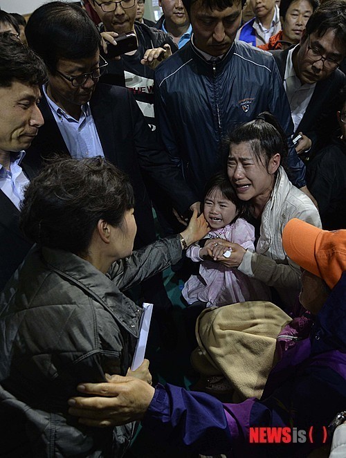 이쯤에서 다시보는 박근혜 세월호 연출의혹사진 | 인스티즈