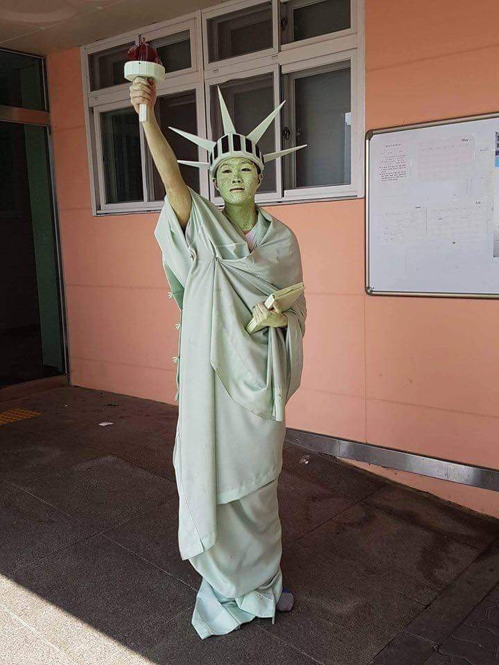 누군가가 한해의 이슈를 묻거든 고개를 들어 의정부고 졸업앨범을 보게하라 | 인스티즈