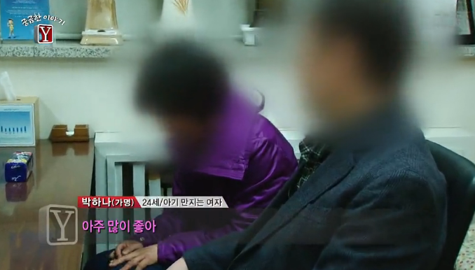 유모차 탄 아기들을 마음대로 만지고 다니는 여자 | 인스티즈