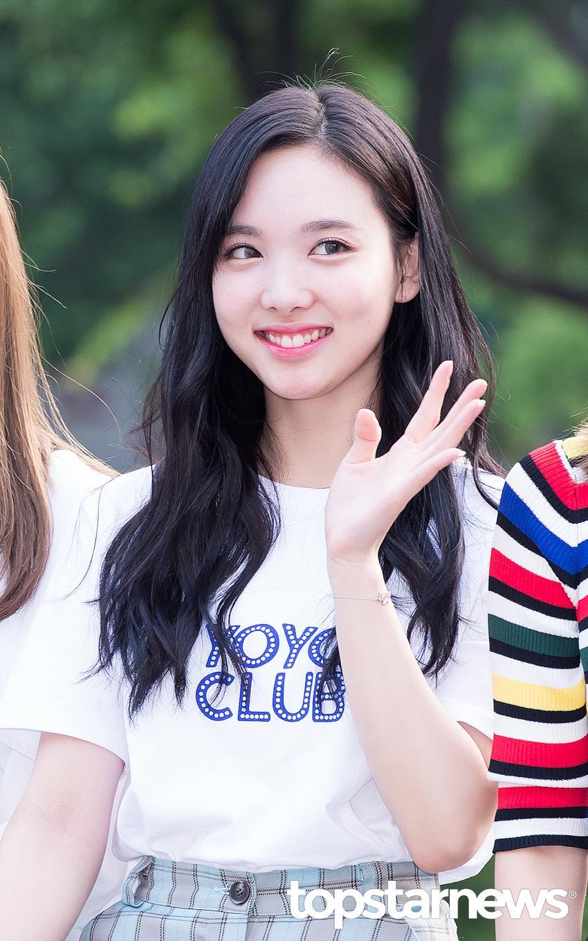 [트와이스] 오늘자 나연 출근길 | 인스티즈
