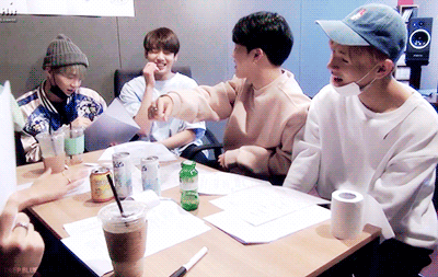 마이너스 손으로 유명한 남녀 아이돌들 gif | 인스티즈