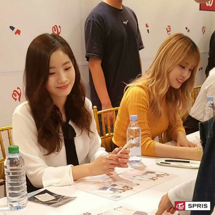 스프리스 공식 페북 트와이스 사진 | 인스티즈