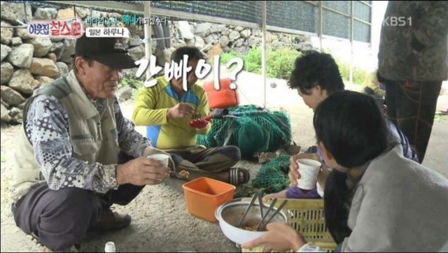 우리말을 쓰라며 일본인을 꾸짖는 아저씨 | 인스티즈