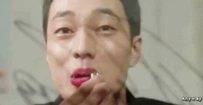 [데이터주의] 남배우들에게 립스틱을 발라보라고 하면.gif | 인스티즈