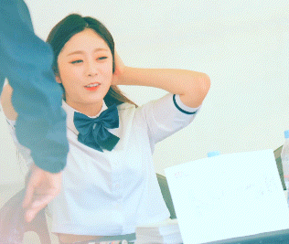 양갈래가 하고 싶은 지수.gif | 인스티즈