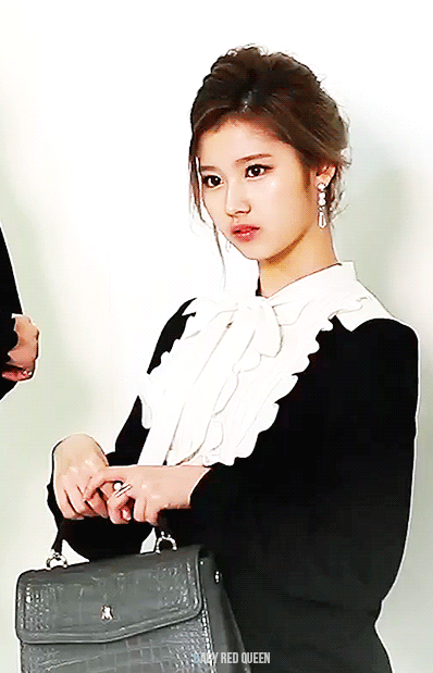 오늘자 트와이스 사나 ㄷㄷ.gif | 인스티즈