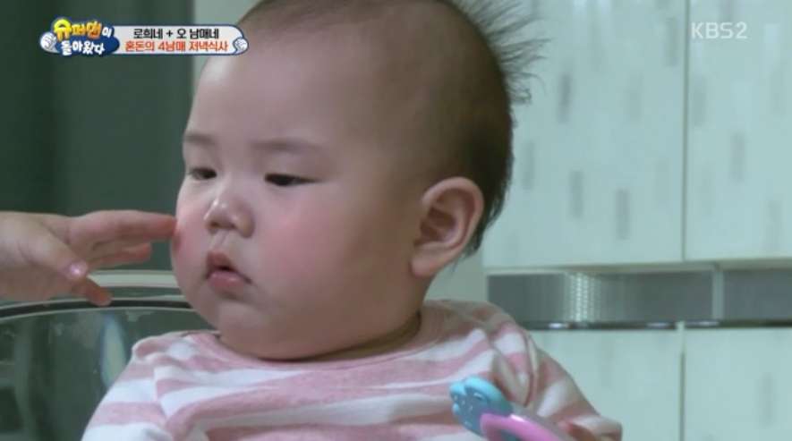 [슈돌] 대박이가 여동생을 돌보는 방법 ㄷㄷㄷ JPG | 인스티즈