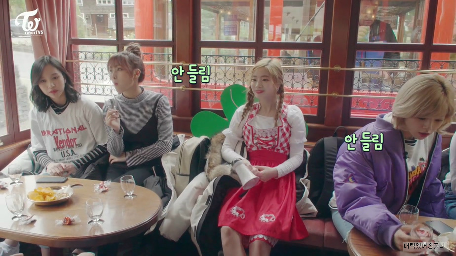 아무도 안들어줘서 시무룩했던 다현이.jpgif | 인스티즈