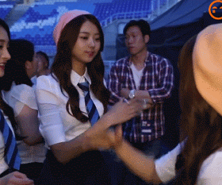 멤버마다 인사법이 다른 아이오아이 최유정.gif | 인스티즈