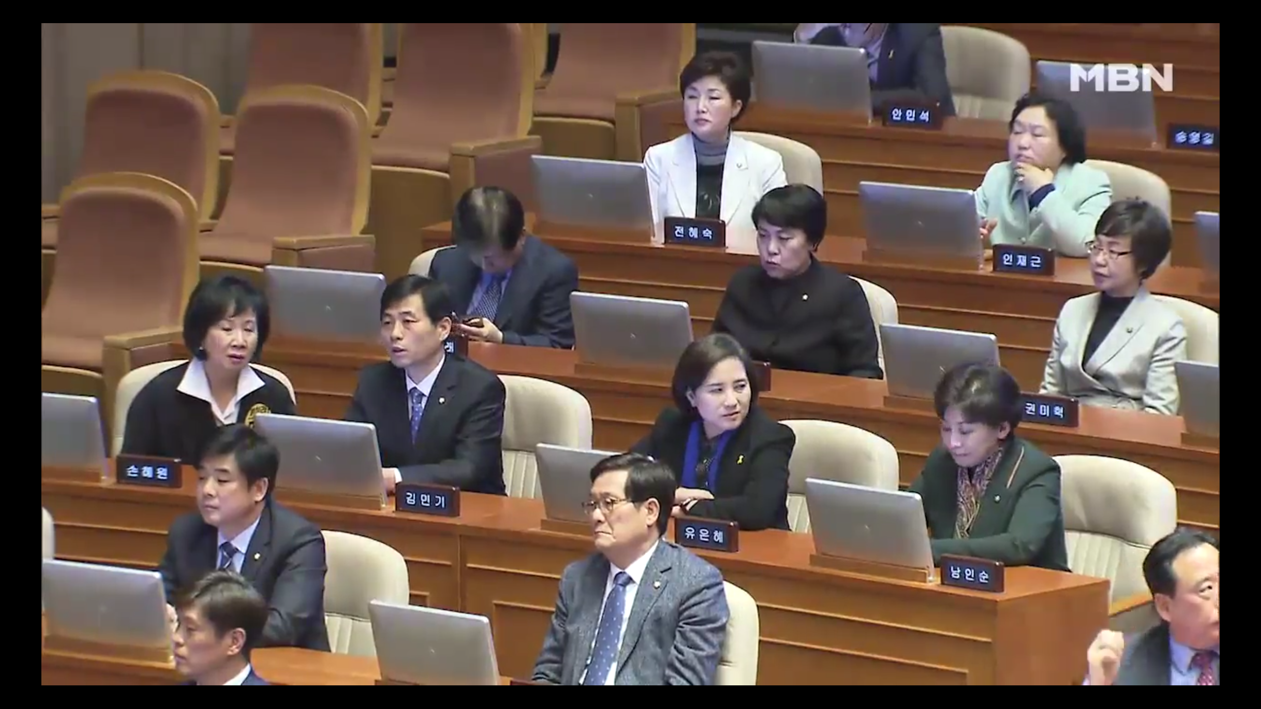 탄핵 가결 후 더민주와 국민의당 차이 | 인스티즈