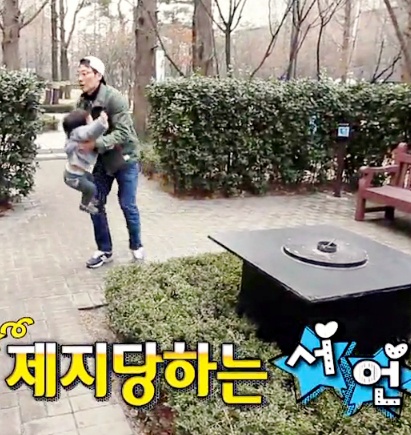 [슈퍼맨이돌아왔다] 서언이가 한없이 관대해지는 존재들ㅋㅋㅋ.JPG | 인스티즈
