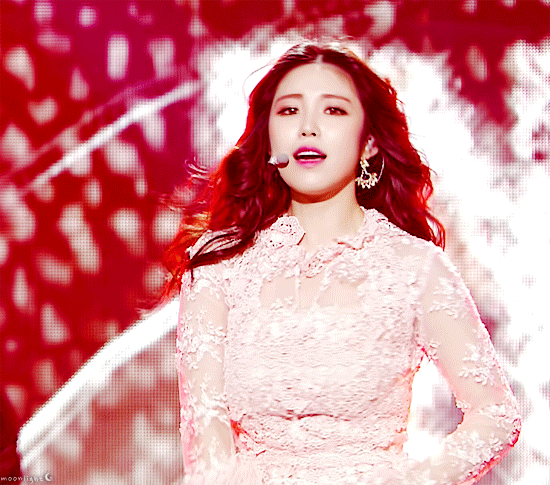 코디피셜 한달동안 자기 영혼을 갈아넣었다는 전효성 지난 활동 의상.gif | 인스티즈