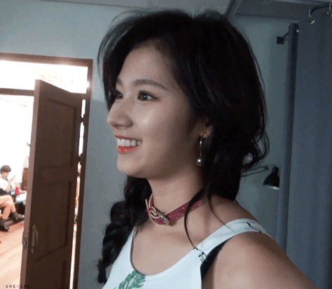 [twice] 오늘자 미나토자키 사나 움짤.gif | 인스티즈