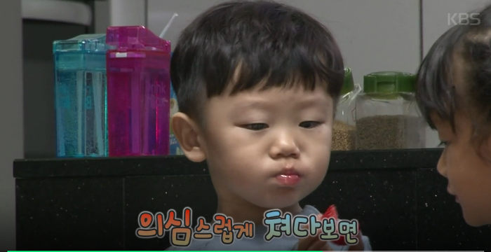 셋째누나한테 안겨 폭풍애교 부리는 대박이...질투폭발 넷째누나 ㅋㅋㅋ JPG | 인스티즈