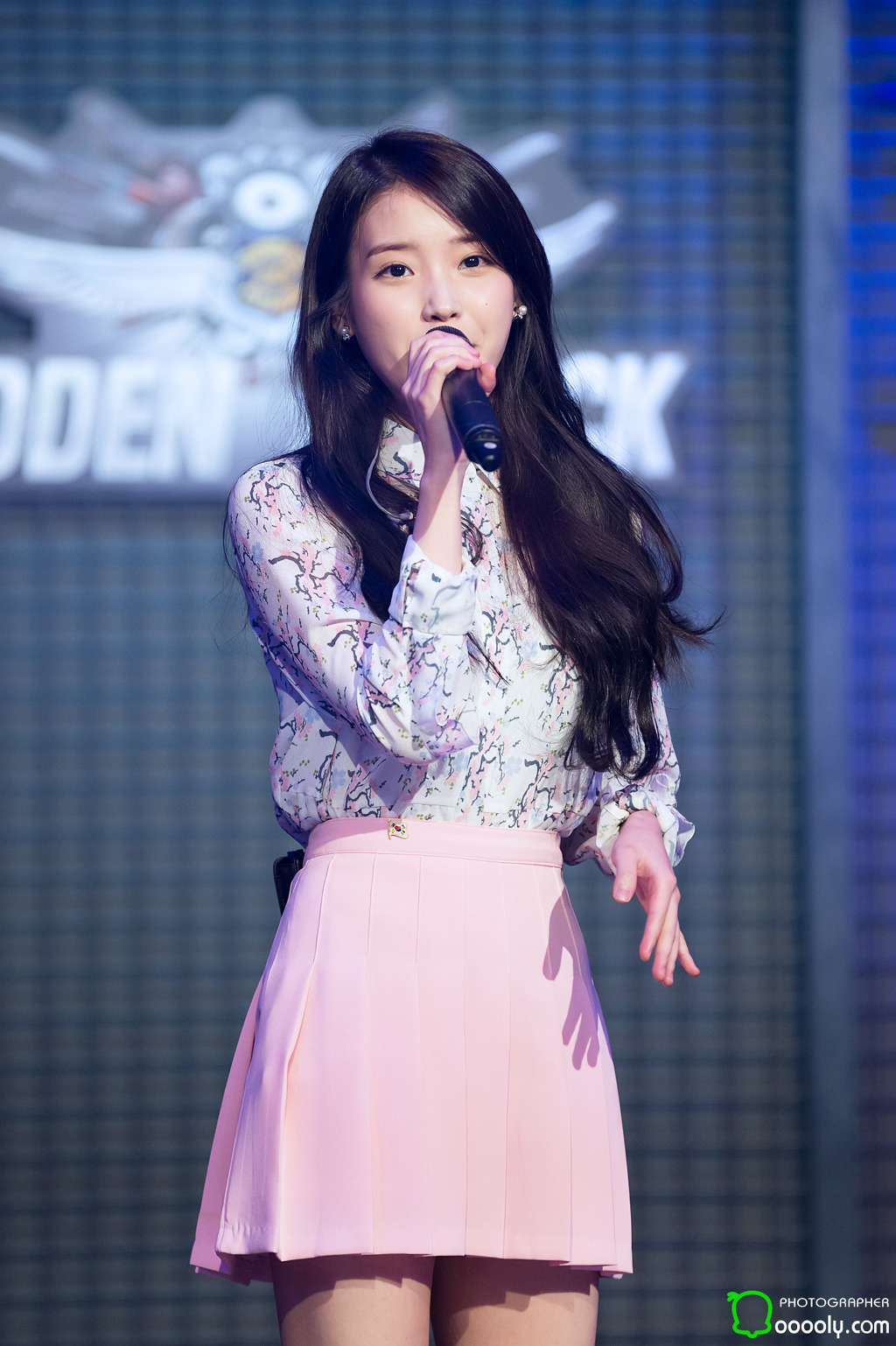 [16.03.01] 서든어택 챔스리그 결승전 축하공연 아이유 직찍.jpg | 인스티즈