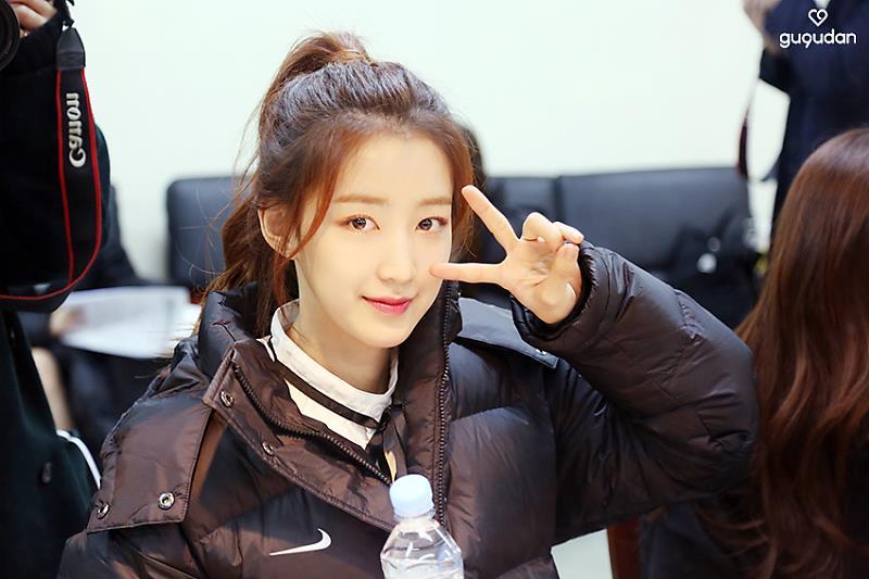 고급스러운 부잣집 따님 느낌나는 외모의 여자 아이돌.gif | 인스티즈