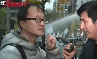 물대포 맞는 박주민 . gif | 인스티즈