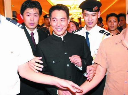 중국내에서도 이미지가 좋은 무술배우.. 영화에서나 또한 사생활마저도 모든사람들에게 귀감이 되고 존경심을 불러일으키는 분 | 인스티즈