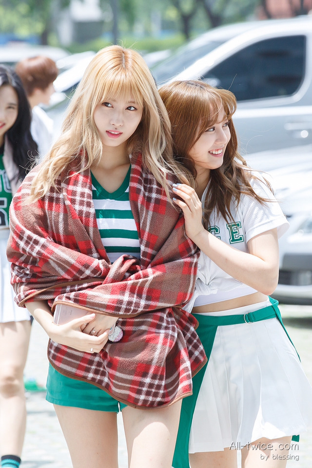 [트와이스] 분위가 너무 예쁜 모모랑 지효 사진 | 인스티즈