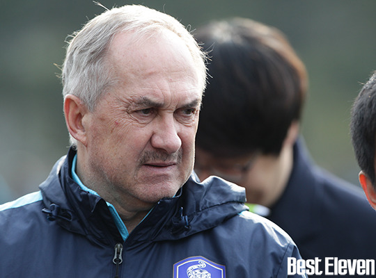 오늘자 굳은 표정으로 회복 훈련하는 축구대표팀 | 인스티즈