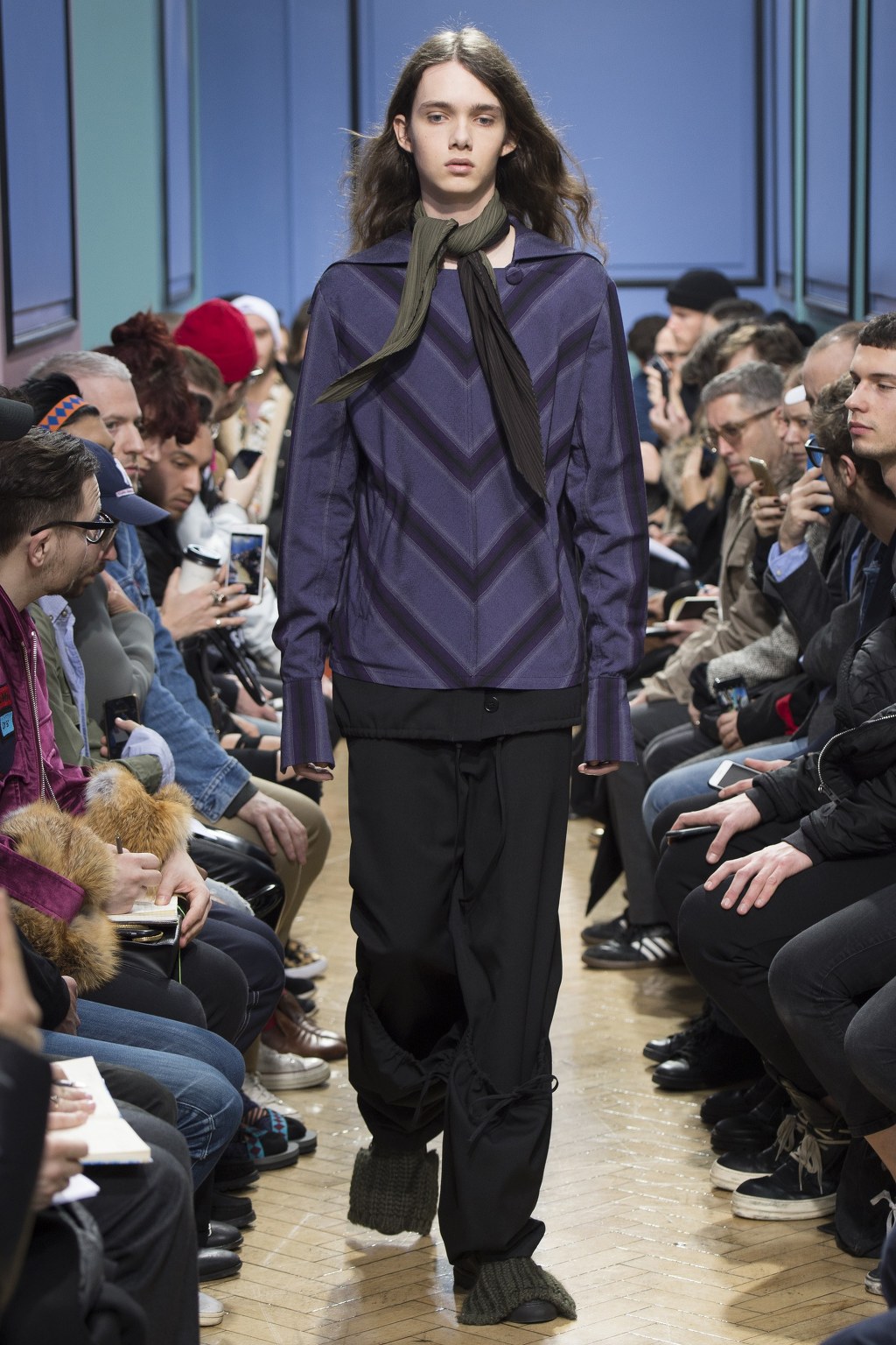 로에베 수석 디자이너 J.W Anderson 2017.18 F/W 남성복 컬렉션 | 인스티즈