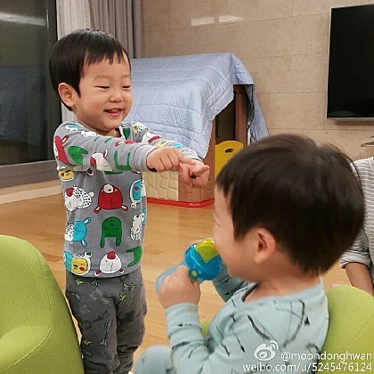  웃을 때 더 예쁘고 사랑스러운 서준이 | 인스티즈