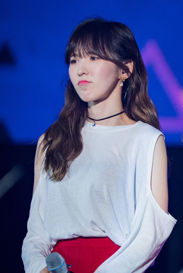 [레드벨벳] 비가 올 것 같은 느낌이 들어서 웬디 | 인스티즈
