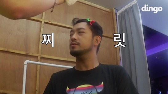 딩고 촬영으로 메이크업 받는 침착맨 주호민 | 인스티즈