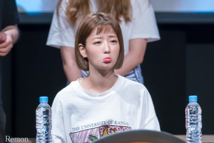 에이핑크 윤보미 생일 기념.gif | 인스티즈