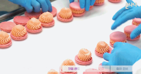 편의점 마카롱 만들때 사람이 직접 하는 과정..gif | 인스티즈