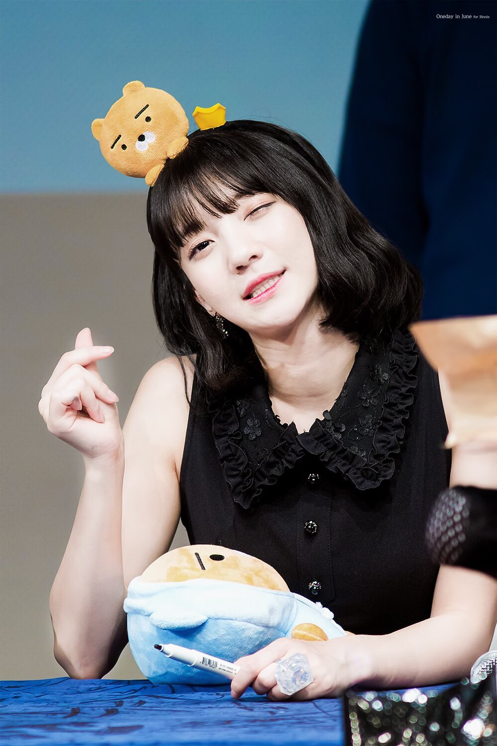 [오마이걸] 선선한 바람이 불어와서 비니 | 인스티즈