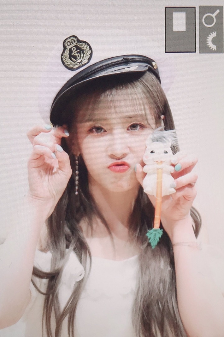 해군모를 쓴 러블리즈 귀요미 둘째 유지애.jpg | 인스티즈