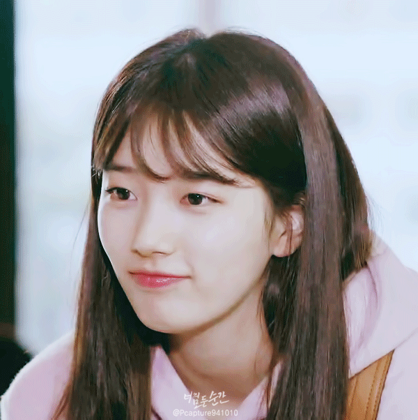 수지의 소름돋는 애교 .gif | 인스티즈