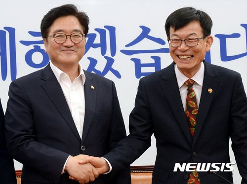 문재인 정부의 3대 넥타이.jpg | 인스티즈