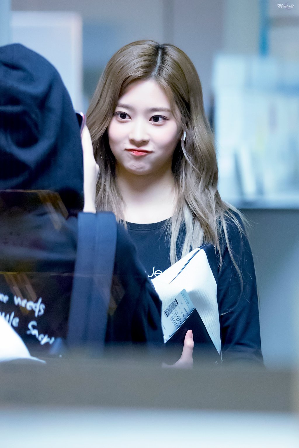 좀이쁜거같은 아이즈원 민주.jpg | 인스티즈