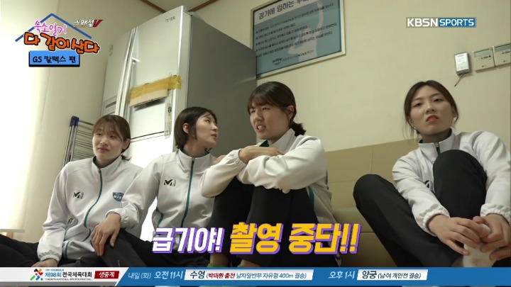방송 중 막내에게 몰카시전하는 언니들.jpg | 인스티즈