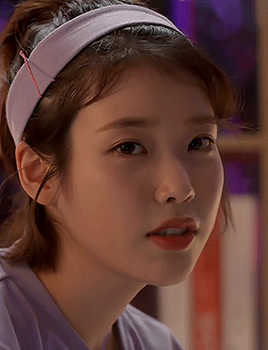 윙크하는 아이유.gif | 인스티즈