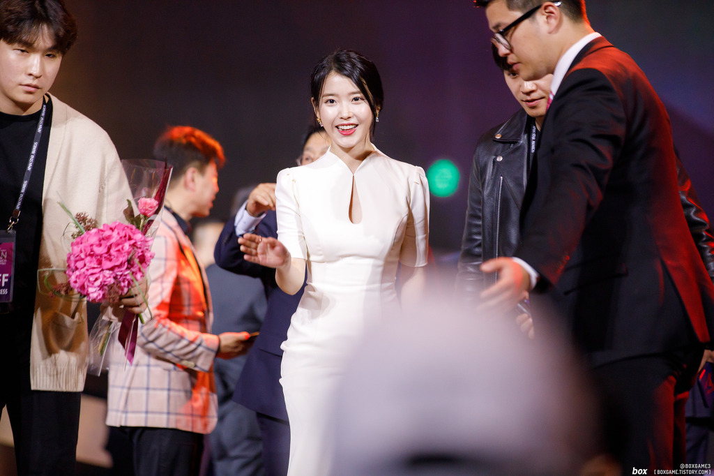 아이유 2018 아시아 태평양 스타 어워즈 | 인스티즈