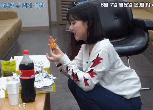 치느님을 영접한 여자친구 은하.gif | 인스티즈