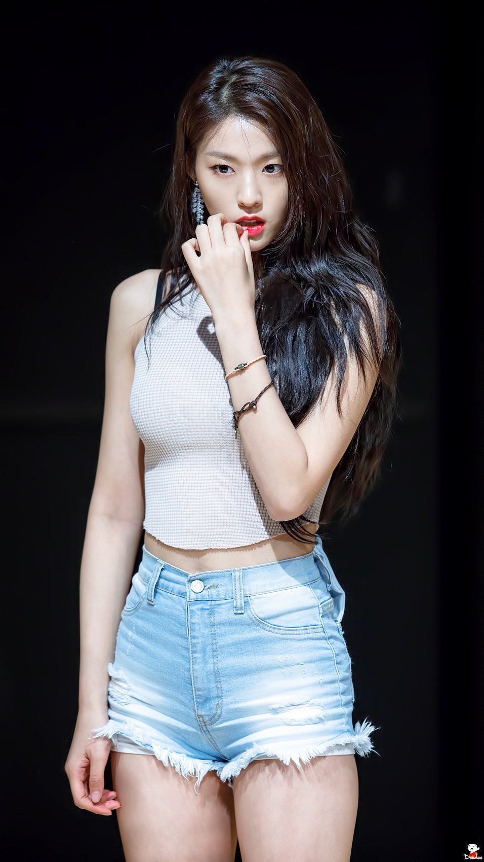 미모와 몸매 둘다 난리난 어제자 설현이.jpgif | 인스티즈