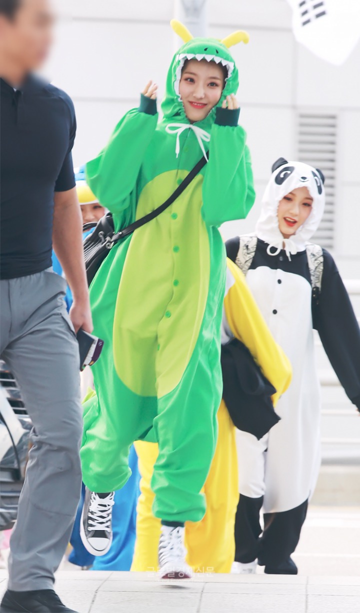 동물잠옷 입고 출국하는 아이돌 | 인스티즈