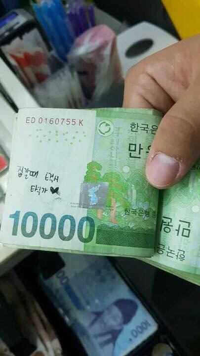 누군지 모르겠지만 이 돈으로 담배를 사고갔어요 | 인스티즈