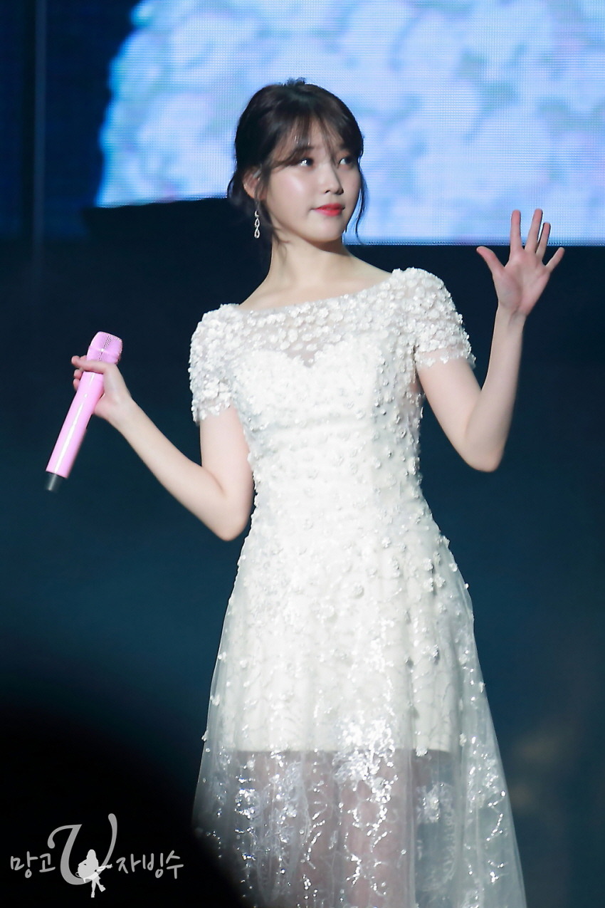 아이유 부산콘 포토타임 직찍.jpg | 인스티즈